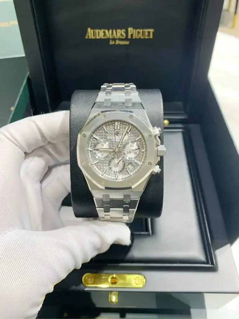 Audemars Piguet Royal Oak Chronograph – Silver Dial