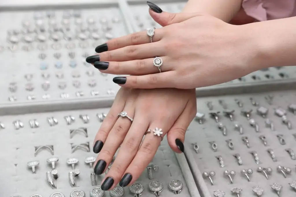 Diamond Glow Ring | خواتم إشراقة الماس