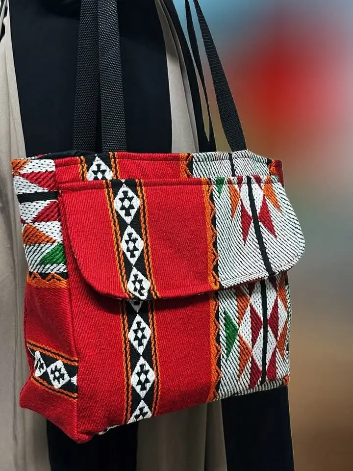 حقيبه كتف يدويه بتصميم تراثي مميز