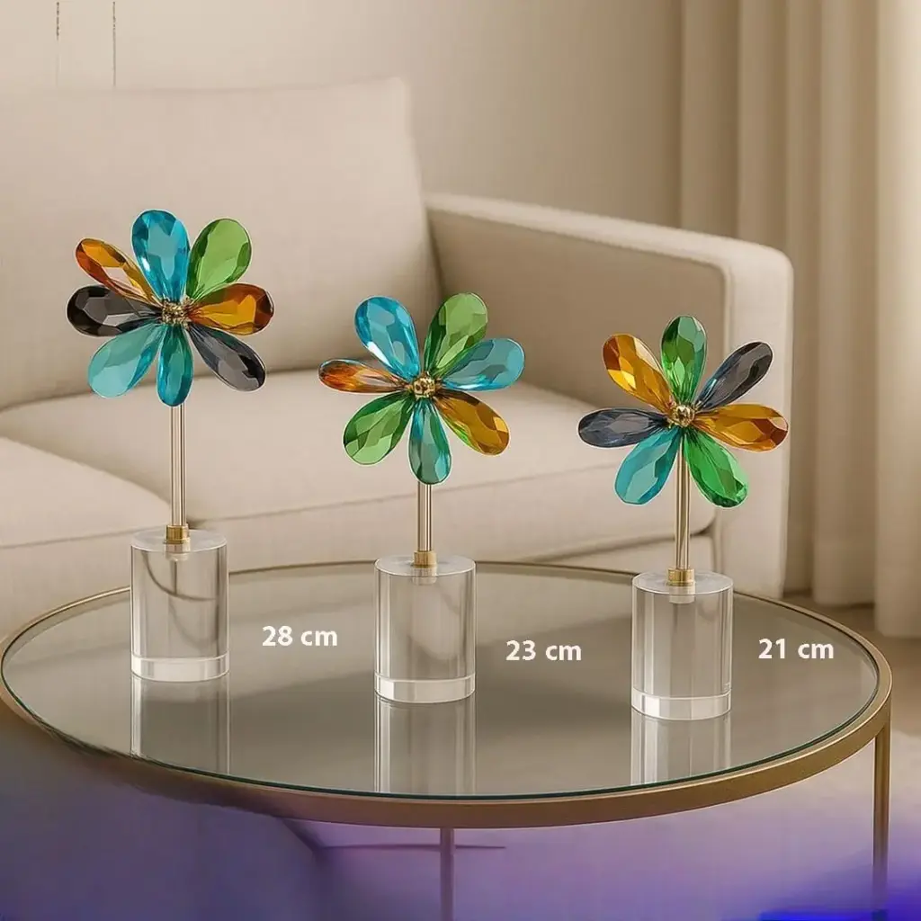 تحف زجاجية بشكل ورد بالوان زاهيه 