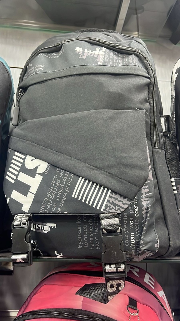 شنط مدرسية مميزه الشكل وبشكل جديد وتعددة الجيوب