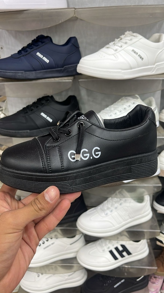 حذاء مبط مريح بتصميم مميز