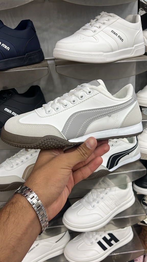 حذاء رياضي بناتي وولادي بشكل مميز ومريح