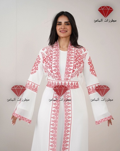ثوب مطرز أبيض بالتطريز الأحمر