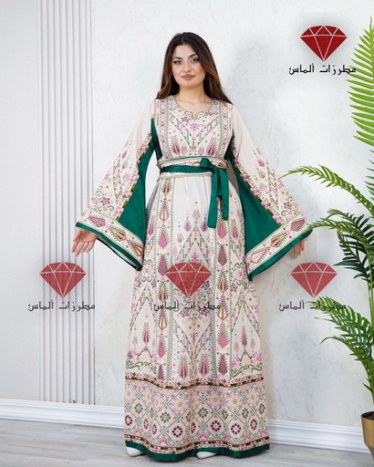 ثوب بيج × تطريز وردي وأخضر × لمسات خضراء