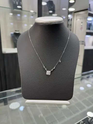 قلادة من الفضة الخالص 