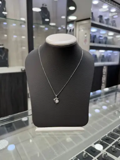 قلادة بشكل دولفين