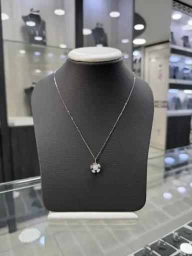 قلادة فضية F1