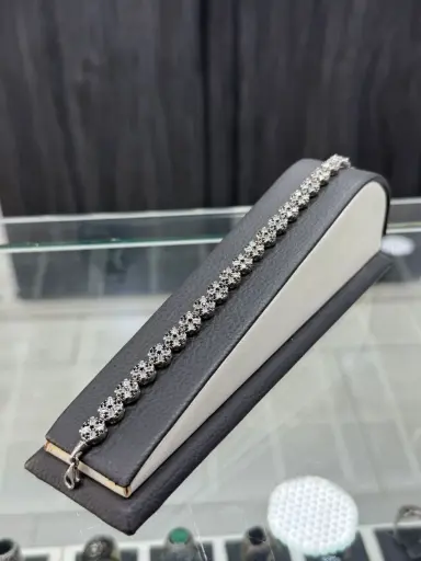 قلادة فضية N1