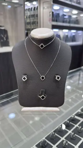 طقم فضة  من سوارة و قلادة و خاتم و اقراط