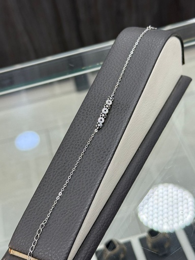 سوار "نسمة الفضة" – تصميم ناعم من الفضة الخالصة