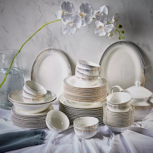 طقم بورسلان فخم جدا مكون من ٦٢ قطعه