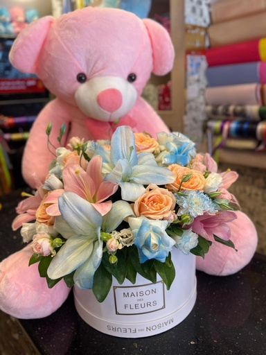 بوكس ورد طبيعي مع دبدوب بشكل فخم جدا 