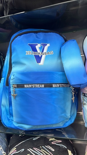 شنطة مدرسية مريحه متعددة الجيوب وسهلة التنظيف