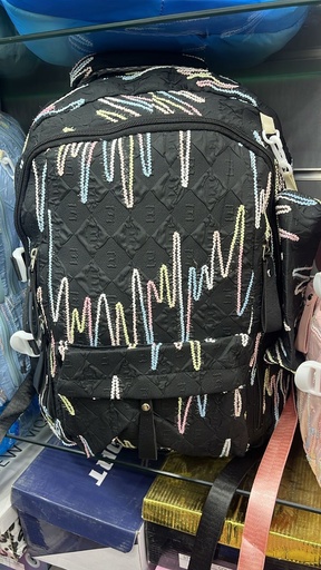 شنطة مدرسية بشكل جميل ومقاومة للماء